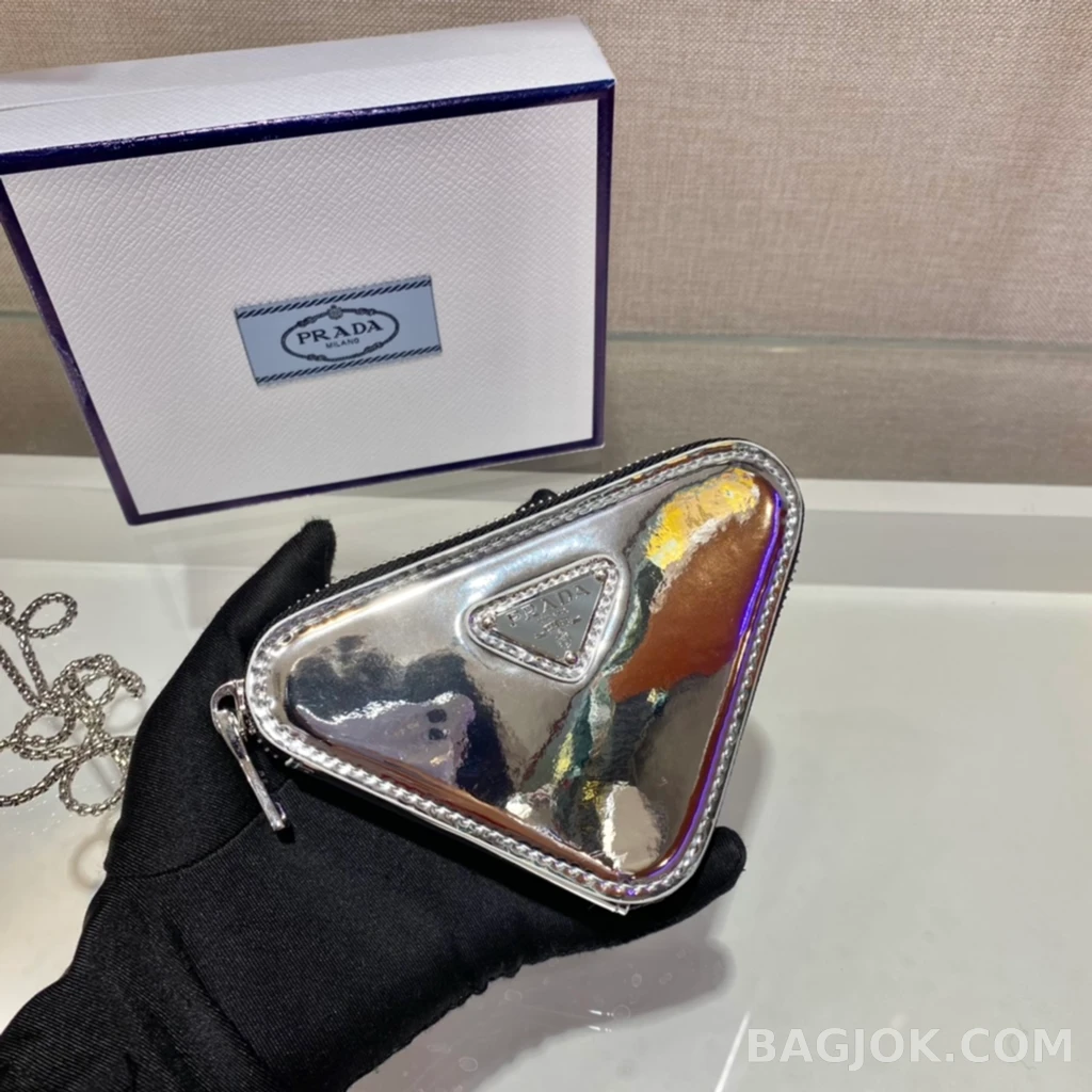프라다 Prada 하트 미니 파우치 페이던트 상세 이미지