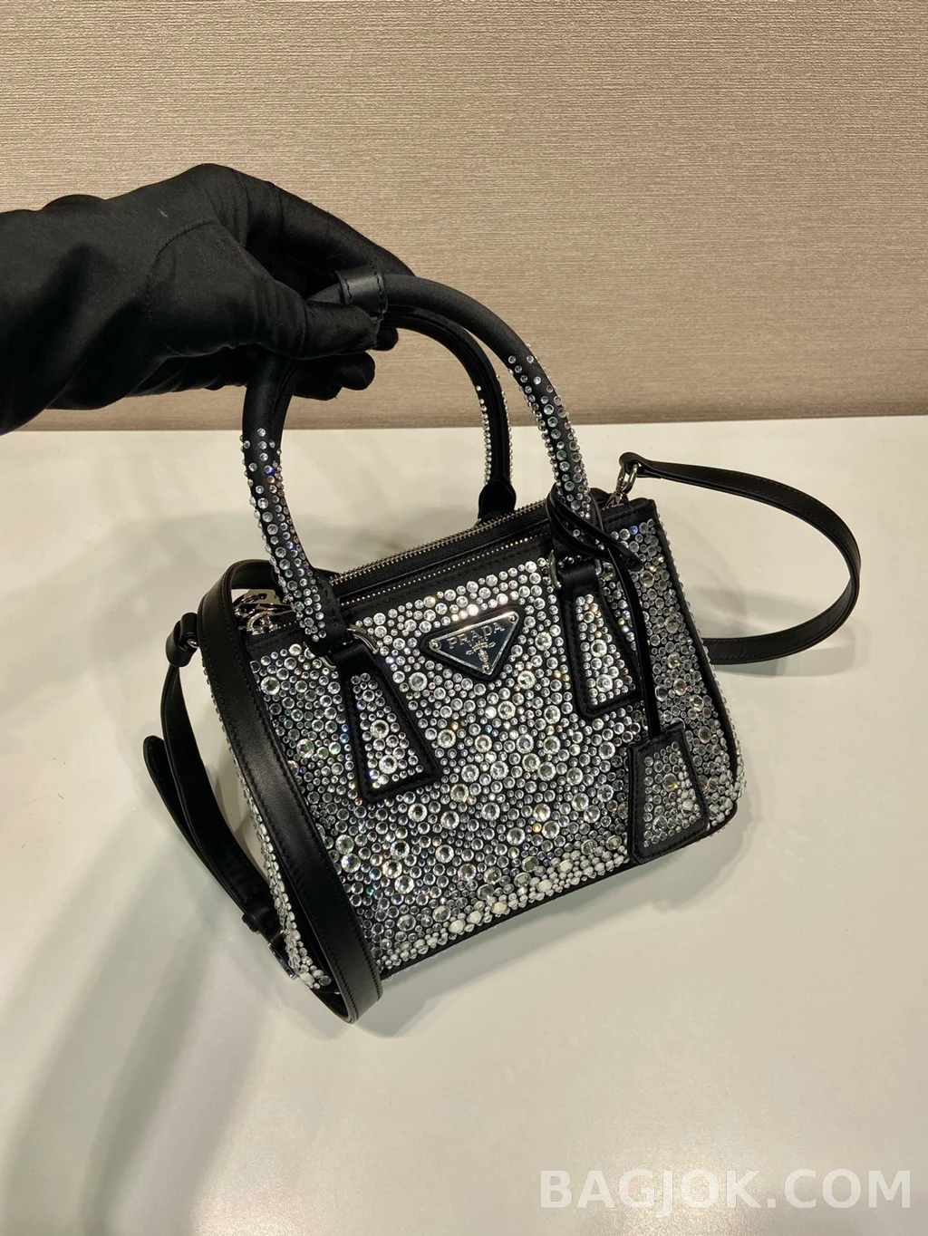 프라다 Prada 크리스탈 새틴 미니 갤러리아백 상세 이미지