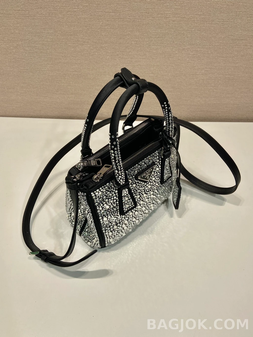 프라다 Prada 크리스탈 새틴 미니 갤러리아백 상세 이미지