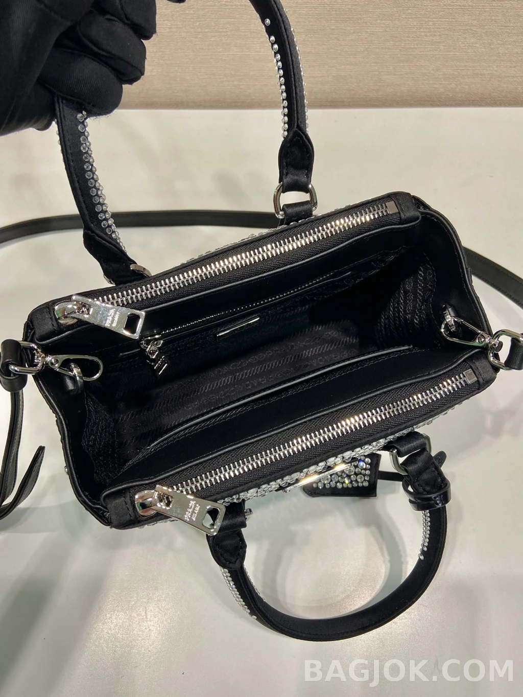 프라다 Prada 크리스탈 새틴 미니 갤러리아백 상세 이미지