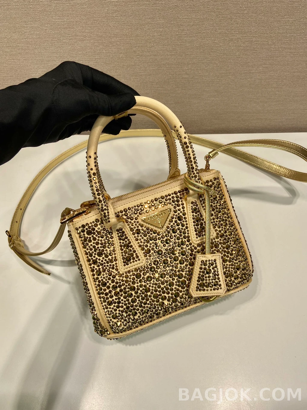프라다 Prada 크리스탈 새틴 미니 갤러리아백 상세 이미지