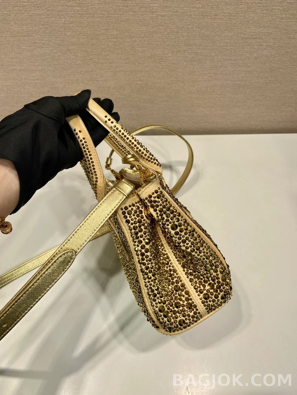 프라다 Prada 크리스탈 새틴 미니 갤러리아백 상세 이미지