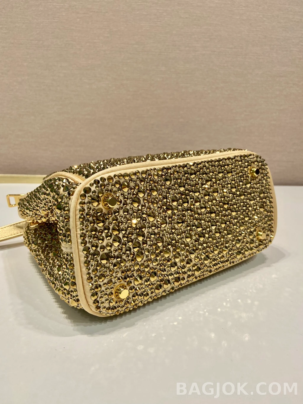 프라다 Prada 크리스탈 새틴 미니 갤러리아백 상세 이미지