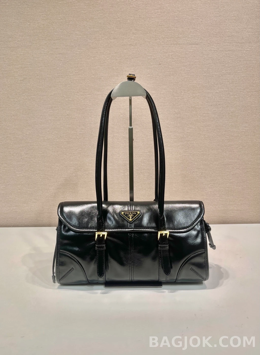 프라다 Prada 오일 왁스드 레더 빈티지 숄더백 상세 이미지