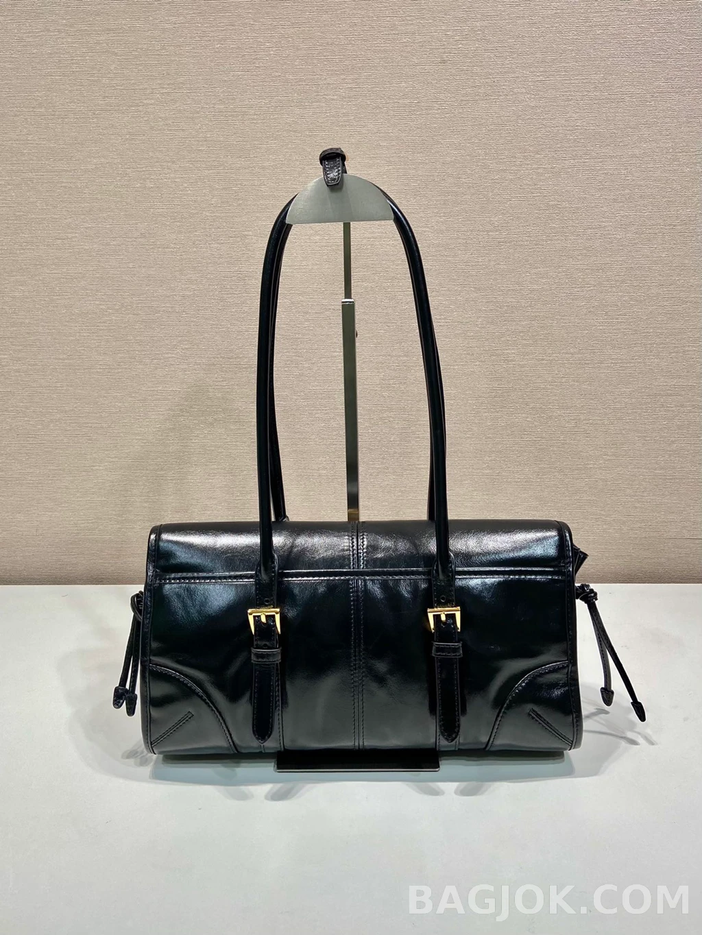 프라다 Prada 오일 왁스드 레더 빈티지 숄더백 상세 이미지