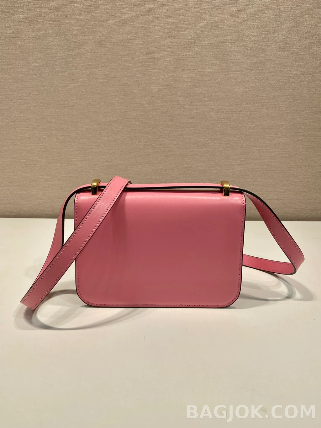 프라다 Prada 오일 왁스드 레더 메신저백 상세 이미지