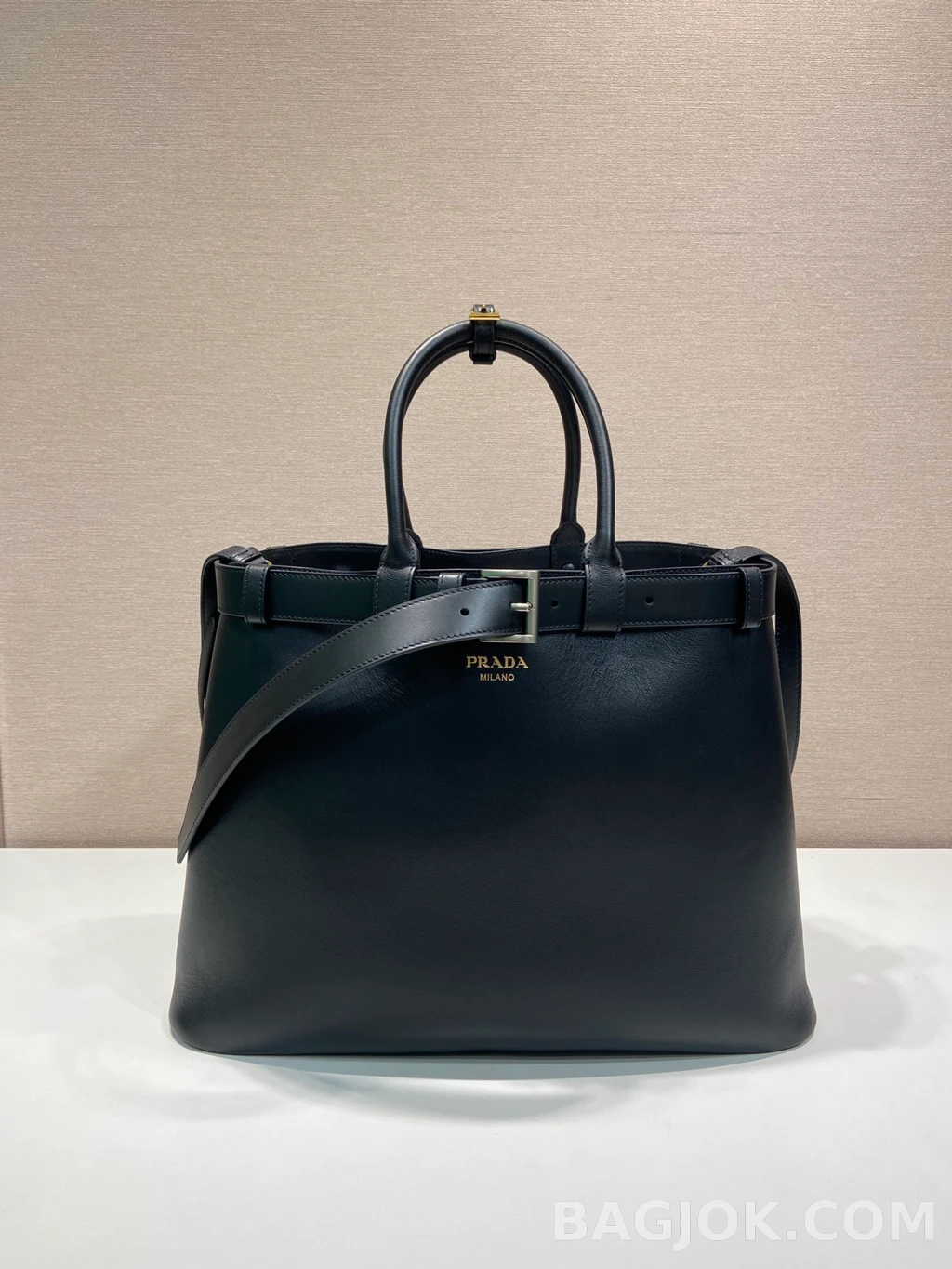 프라다 Prada 엑스트라 라지 토트백 램스킨 상세 이미지