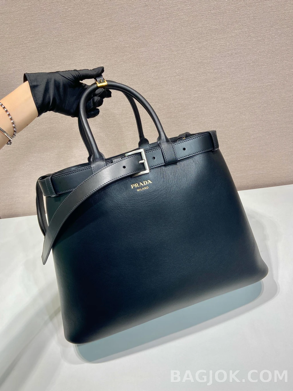 프라다 Prada 엑스트라 라지 토트백 램스킨 상세 이미지