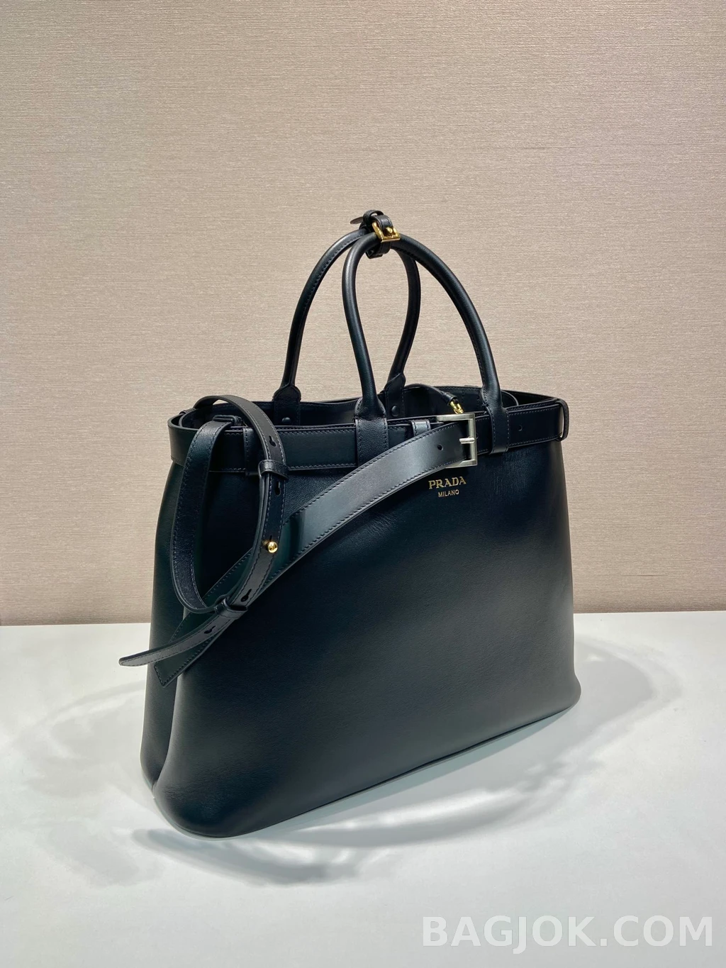 프라다 Prada 엑스트라 라지 토트백 램스킨 상세 이미지