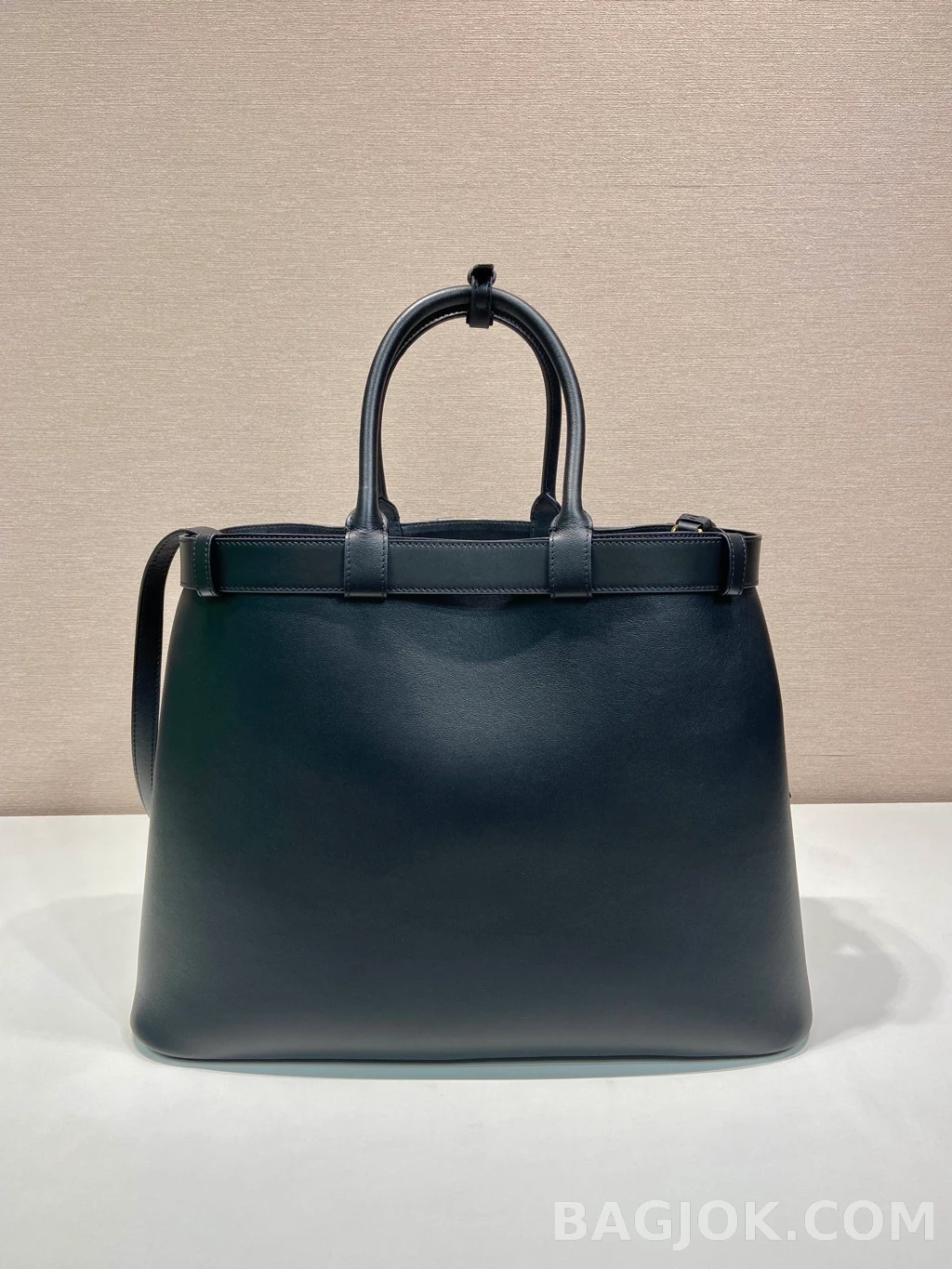 프라다 Prada 엑스트라 라지 토트백 램스킨 상세 이미지