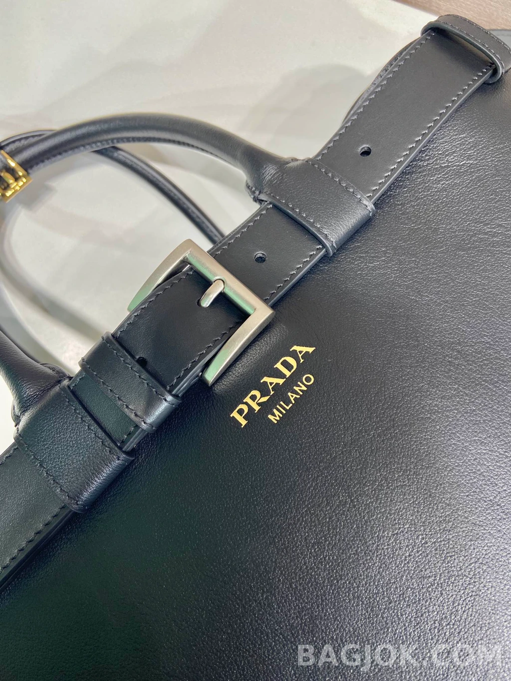 프라다 Prada 엑스트라 라지 토트백 램스킨 상세 이미지