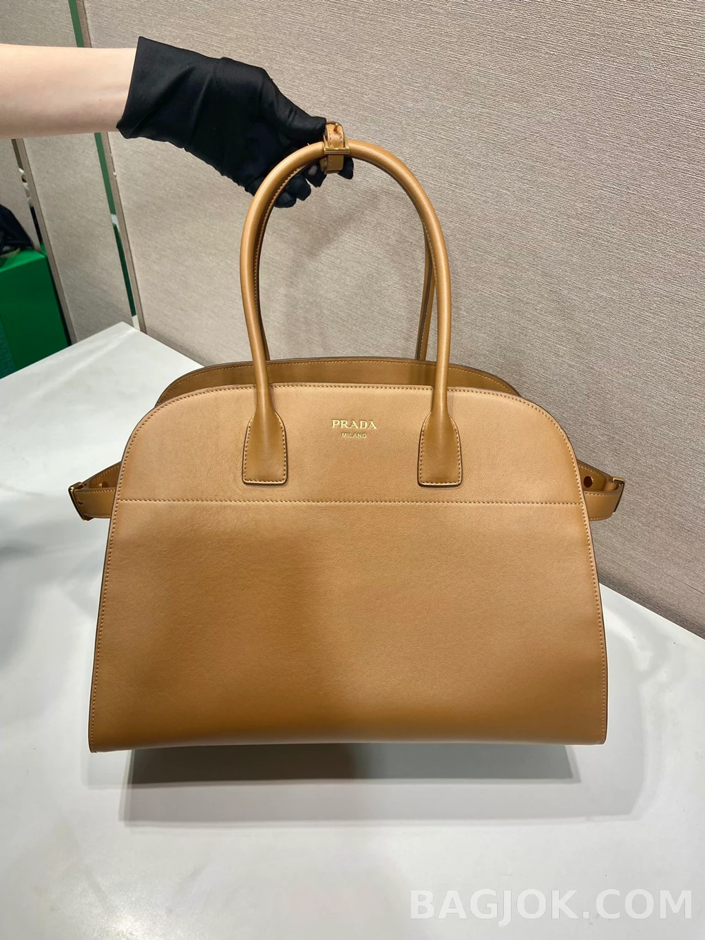 프라다 Prada 그레인 레더 라지 토트백 상세 이미지