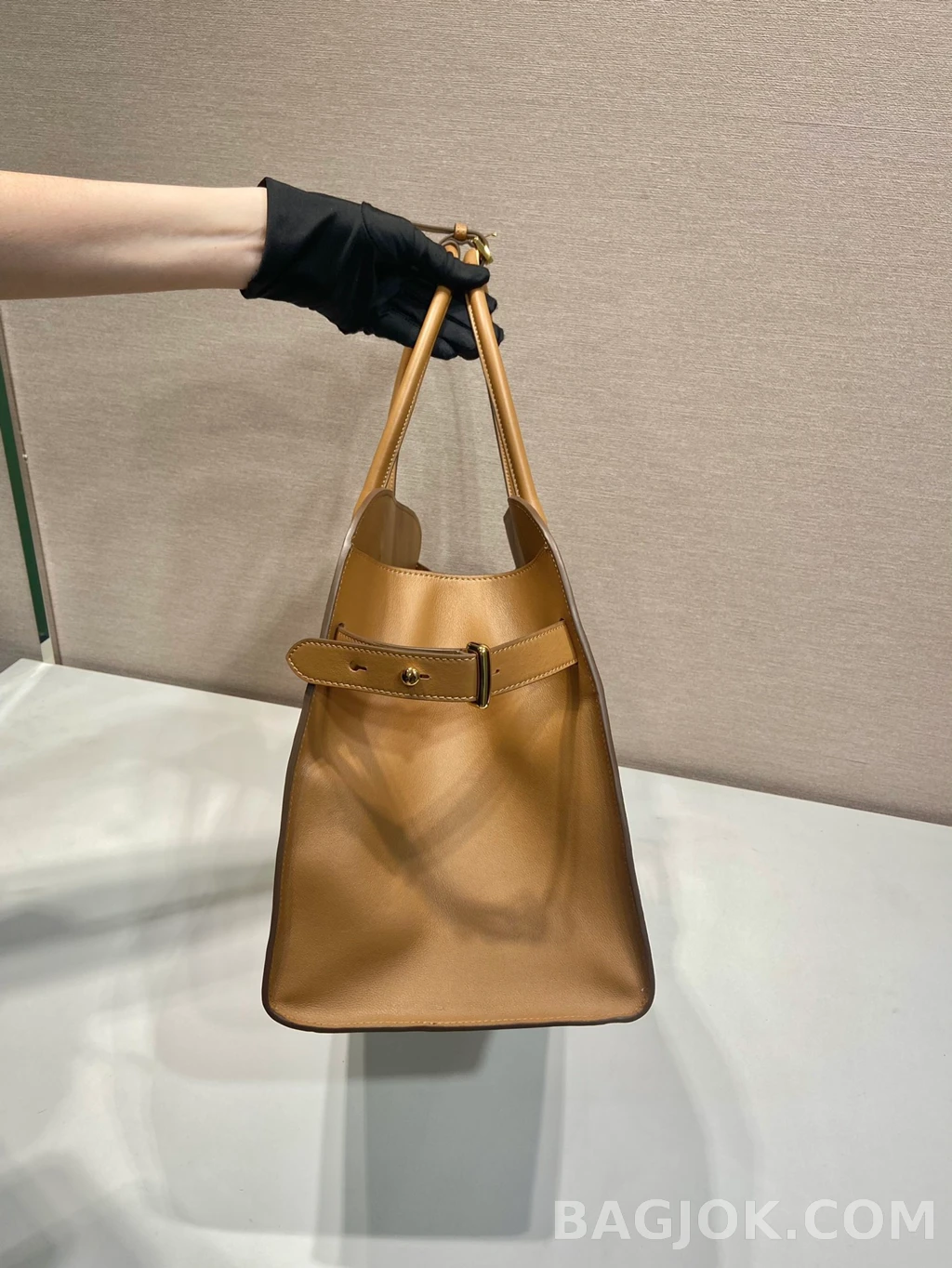 프라다 Prada 그레인 레더 라지 토트백 상세 이미지