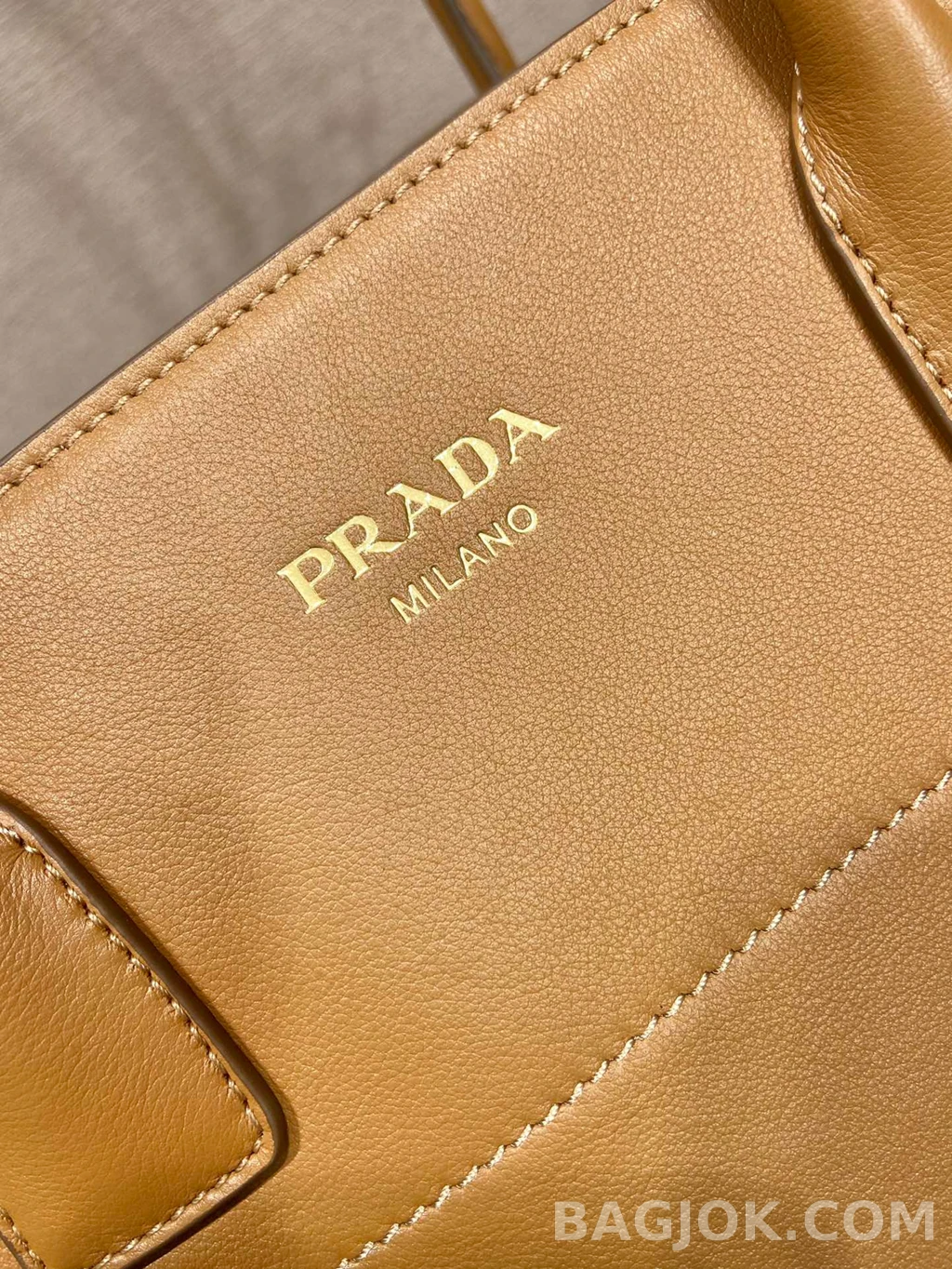 프라다 Prada 그레인 레더 라지 토트백 상세 이미지