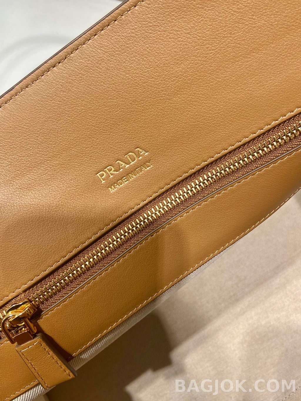 프라다 Prada 그레인 레더 라지 토트백 상세 이미지