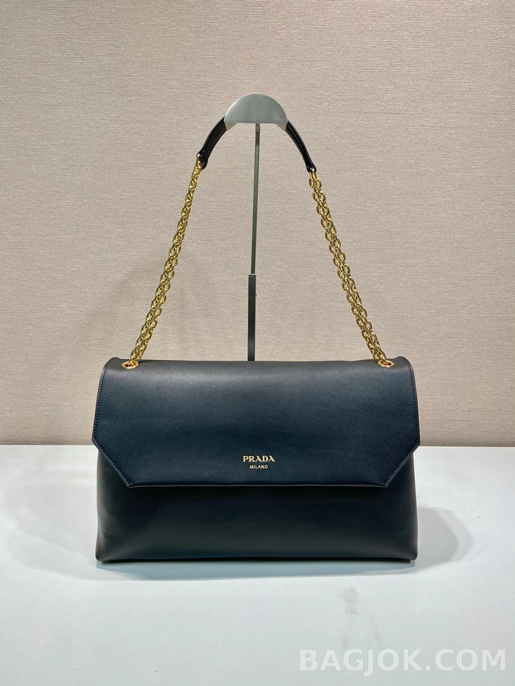 프라다 Prada 체인 플랩 숄더 백 상세 이미지