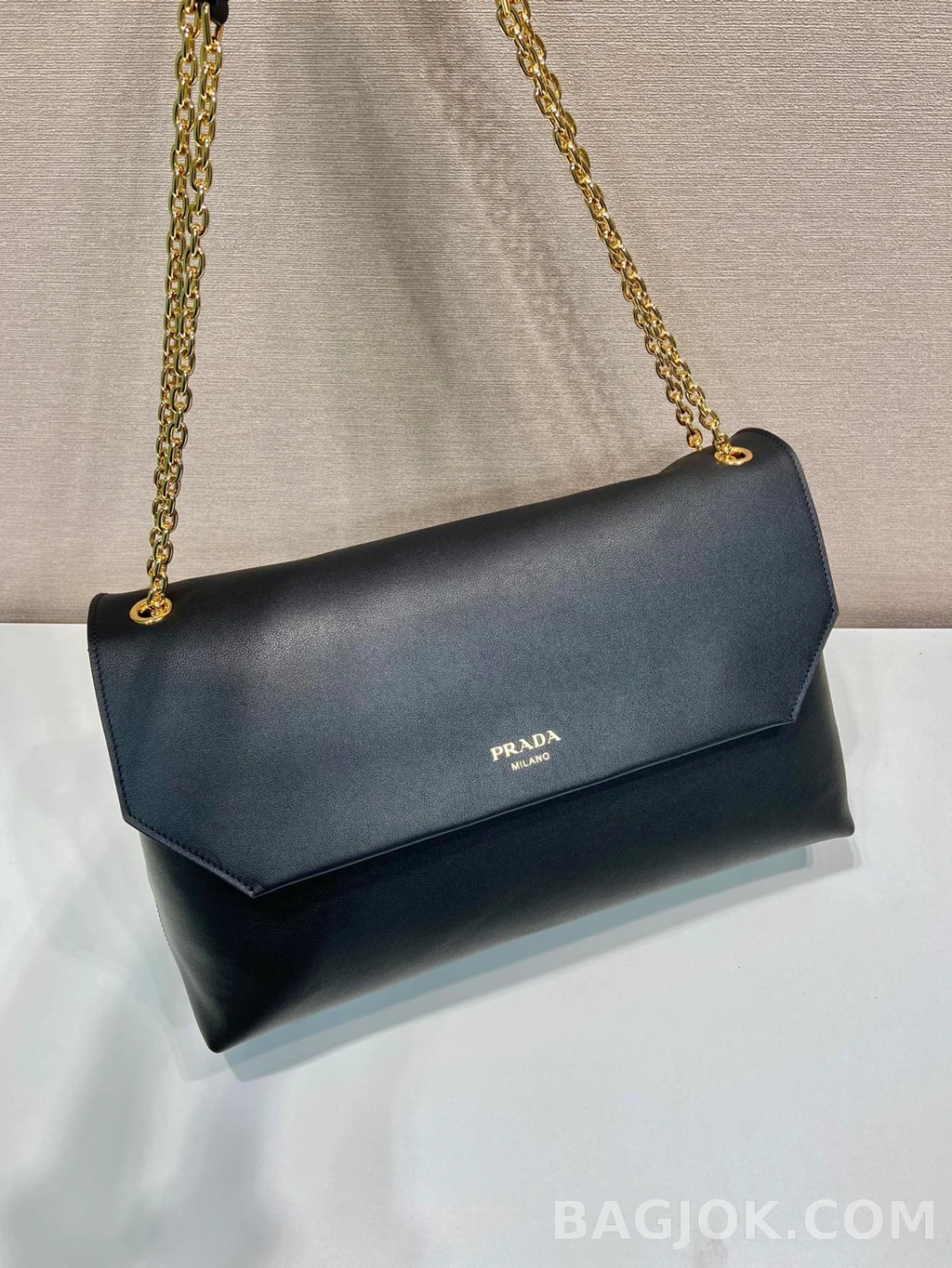 프라다 Prada 체인 플랩 숄더 백 상세 이미지