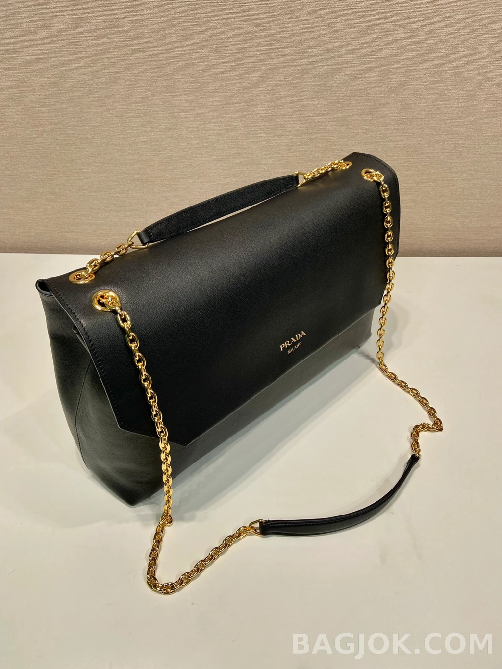 프라다 Prada 체인 플랩 숄더 백 상세 이미지
