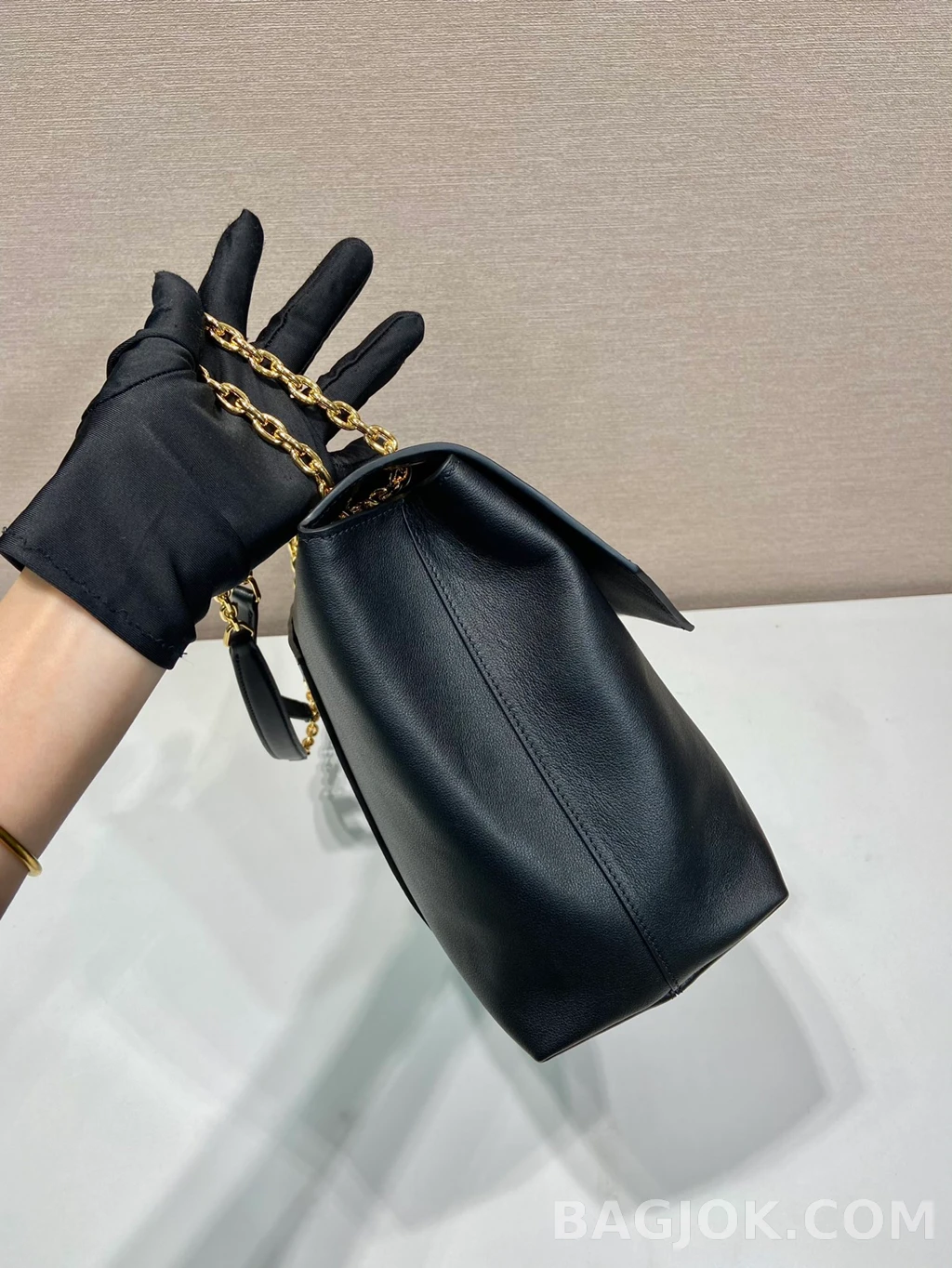 프라다 Prada 체인 플랩 숄더 백 상세 이미지