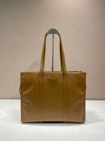 프라다 Prada 오일 왁스드 레더 토트백 상세 이미지