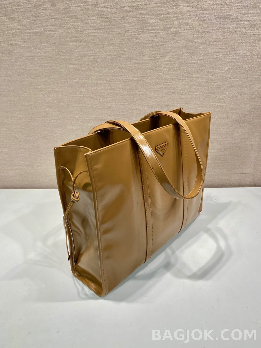 프라다 Prada 오일 왁스드 레더 토트백 상세 이미지