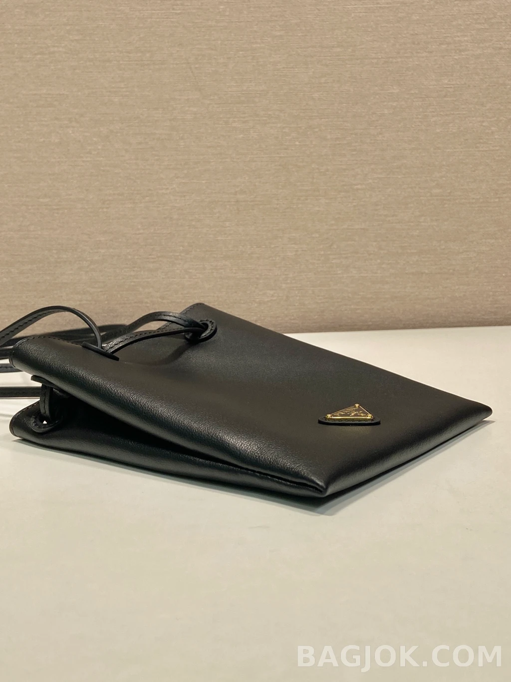 프라다 Prada 미니 드로스트링 크로스백 상세 이미지