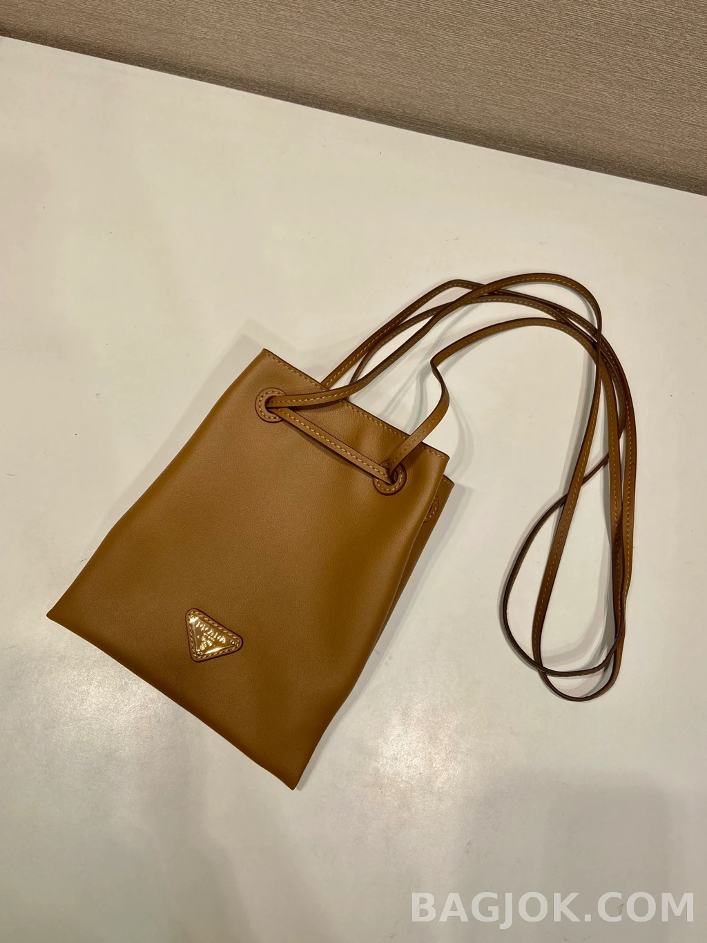 프라다 Prada 미니 드로스트링 크로스백 상세 이미지