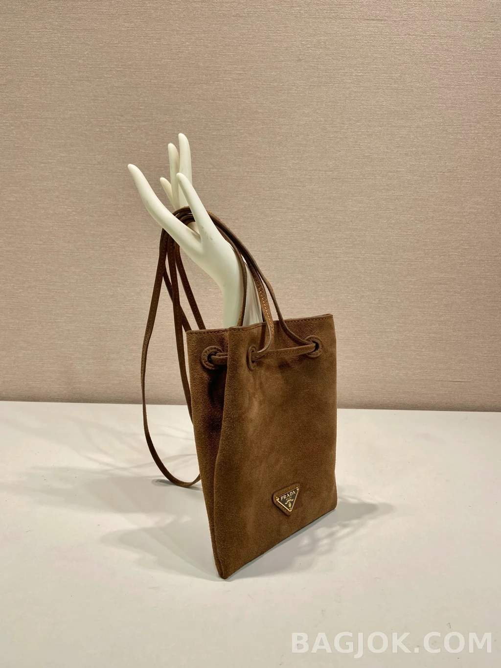 프라다 Prada 미니 드로스트링 크로스백 상세 이미지