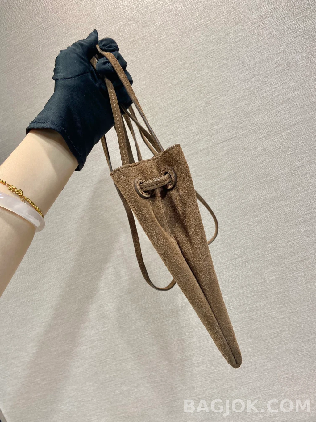 프라다 Prada 미니 드로스트링 크로스백 상세 이미지