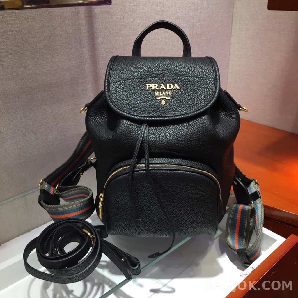 프라다 Prada 디어 그레인 레더 백팩 상세 이미지