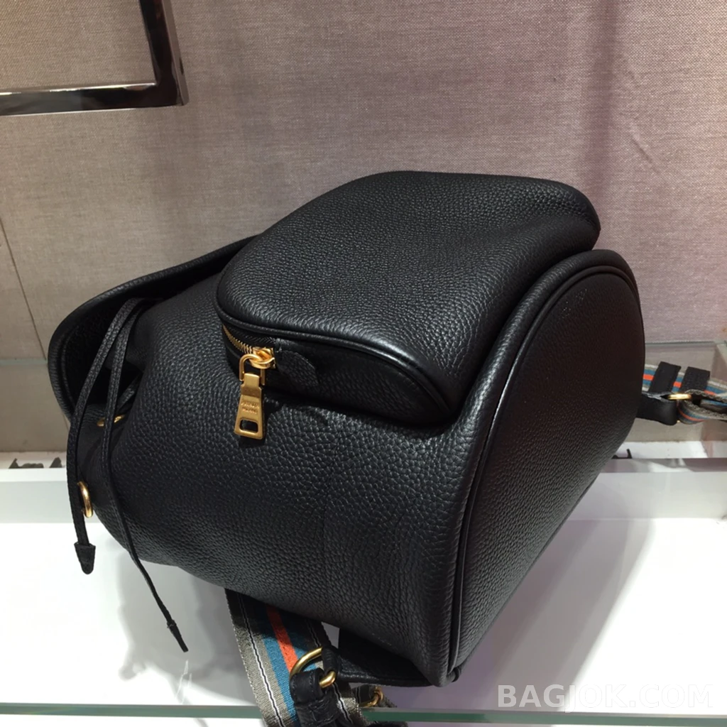 프라다 Prada 디어 그레인 레더 백팩 상세 이미지