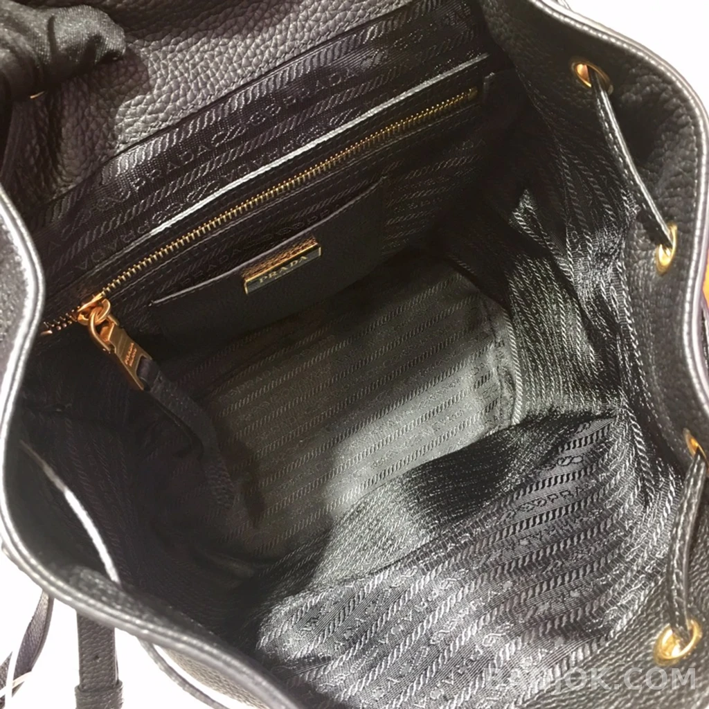프라다 Prada 디어 그레인 레더 백팩 상세 이미지