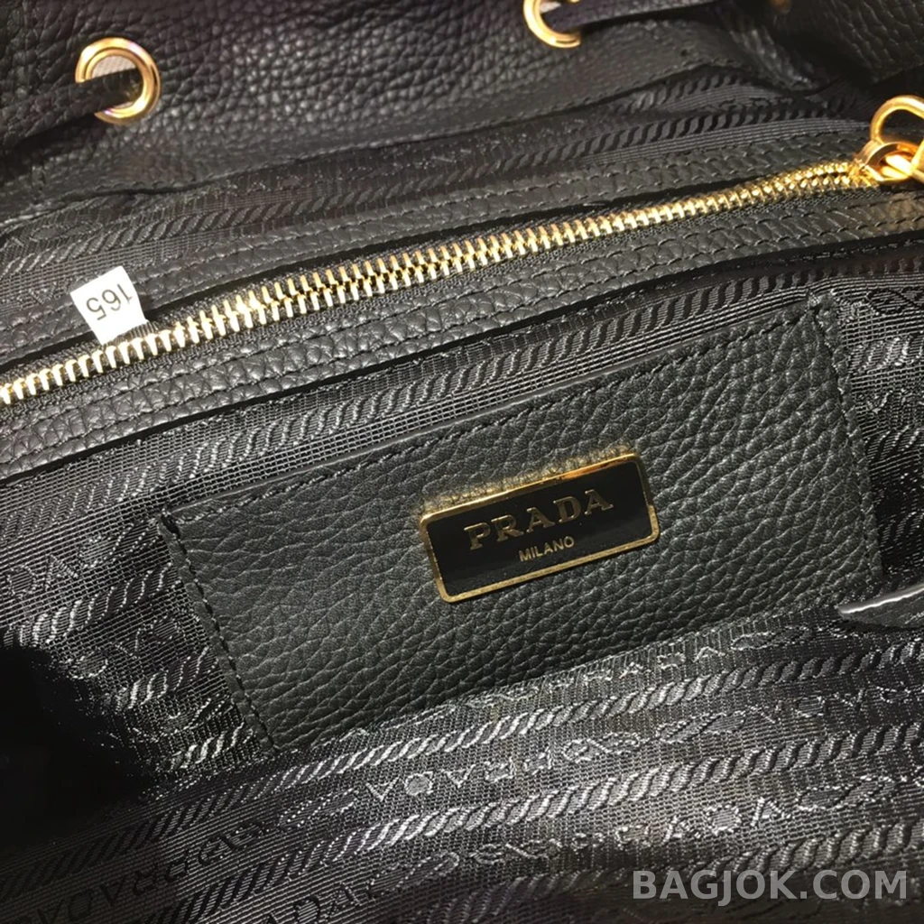 프라다 Prada 디어 그레인 레더 백팩 상세 이미지