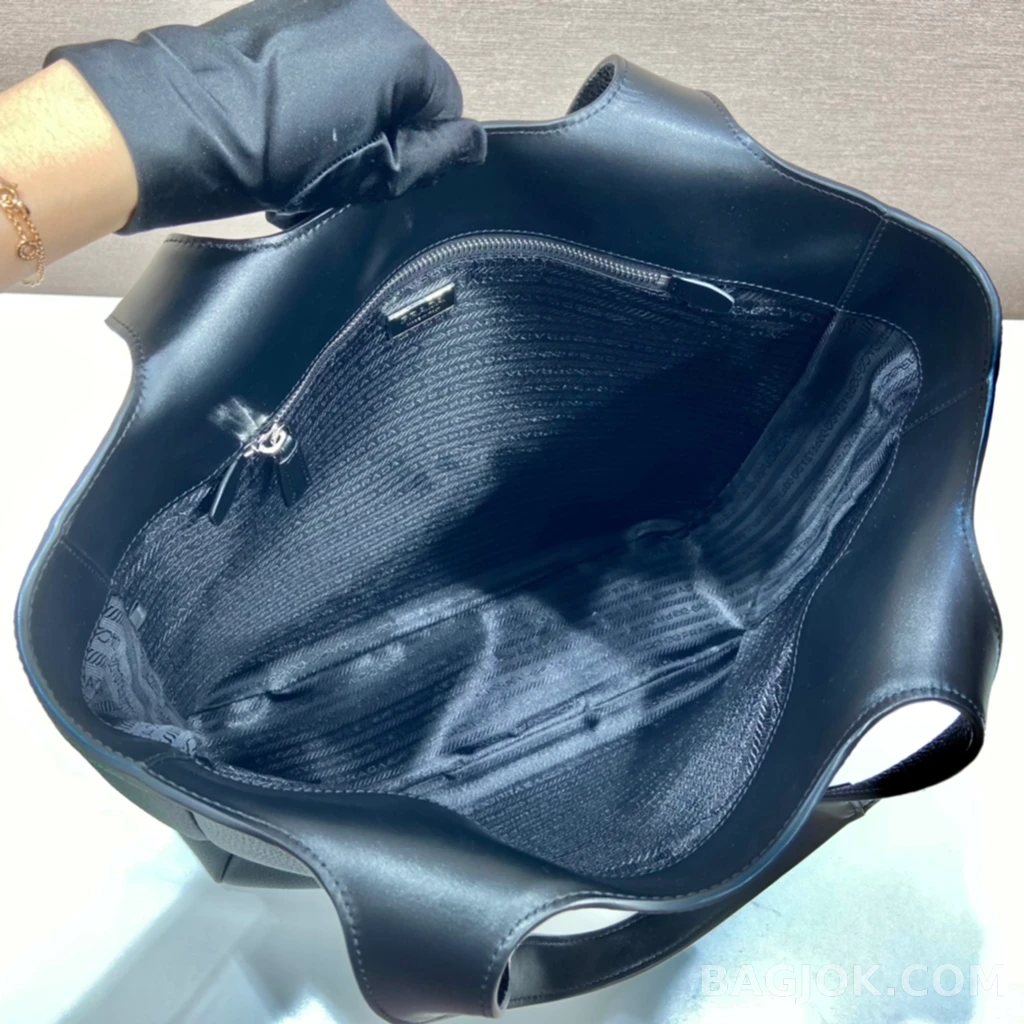 프라다 Prada 레더 라지 비지니스 숄더백 상세 이미지