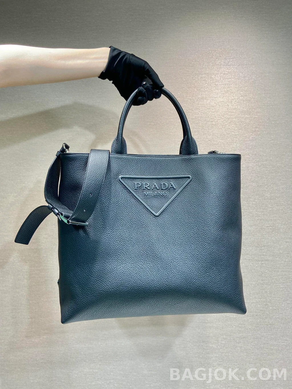프라다 Prada 레더 라지 비지니스 토트&크로스백 상세 이미지