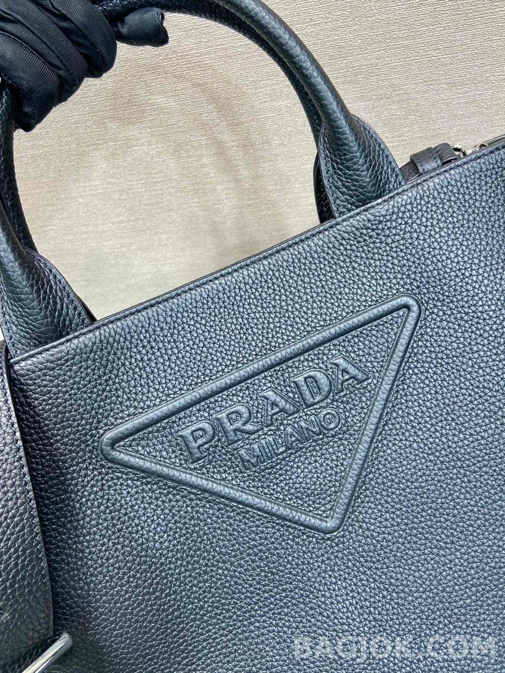 프라다 Prada 레더 라지 비지니스 토트&크로스백 상세 이미지