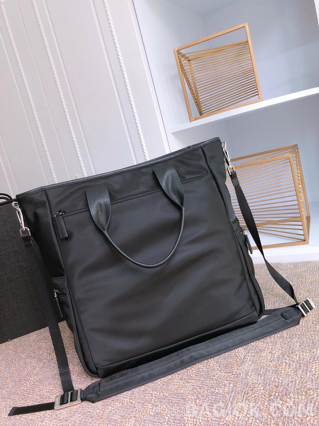프라다 Prada 멀티포켓 나일론 토트백 상세 이미지