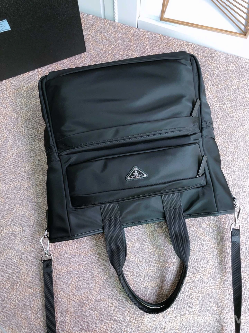 프라다 Prada 멀티포켓 나일론 토트백 상세 이미지