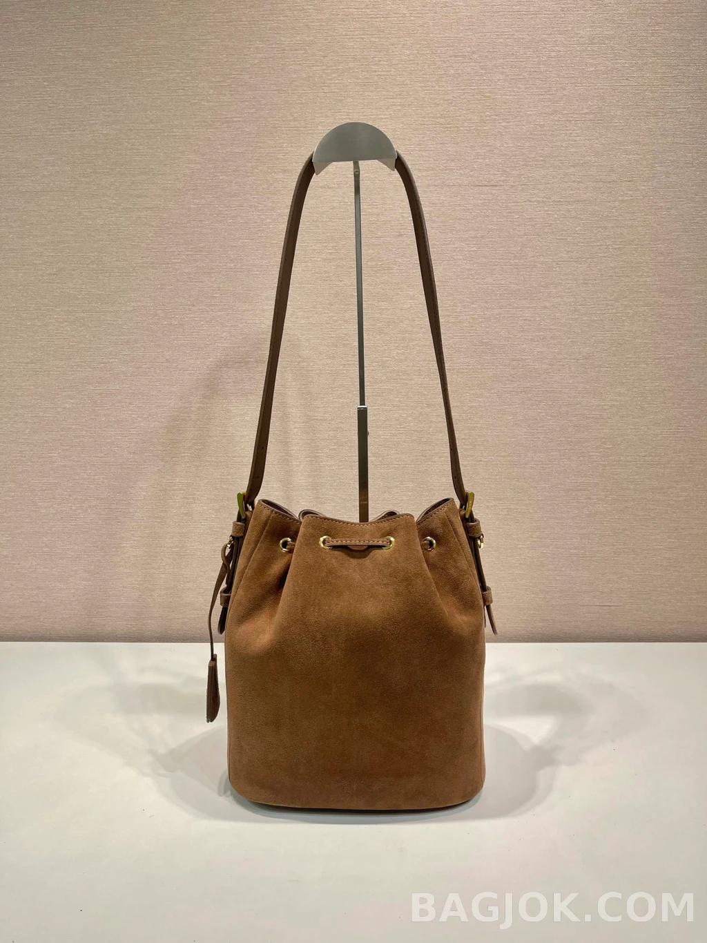 프라다 Prada 스웨이드 태슬 버킷백 상세 이미지