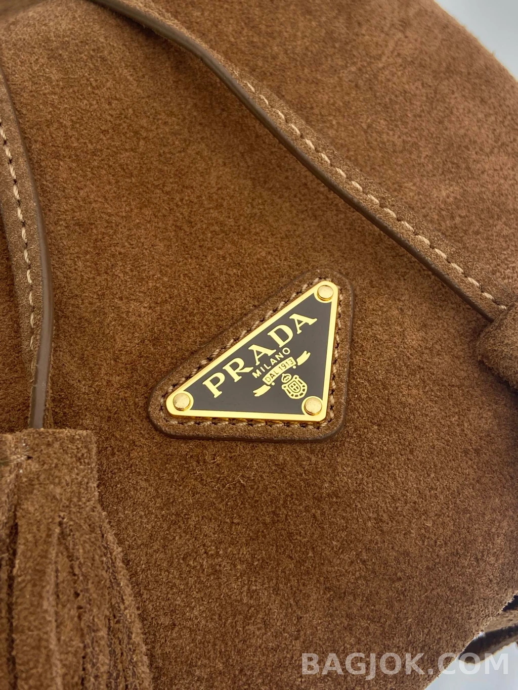 프라다 Prada 스웨이드 태슬 버킷백 상세 이미지