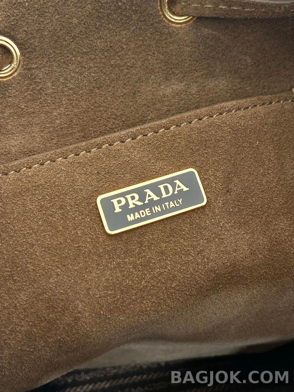 프라다 Prada 스웨이드 태슬 버킷백 상세 이미지