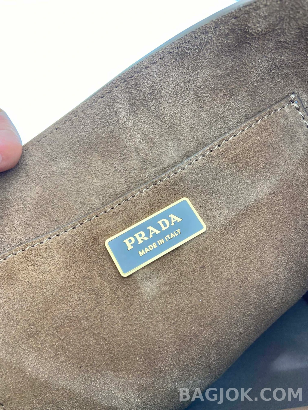프라다 Prada 스웨이드 버킷백 상세 이미지