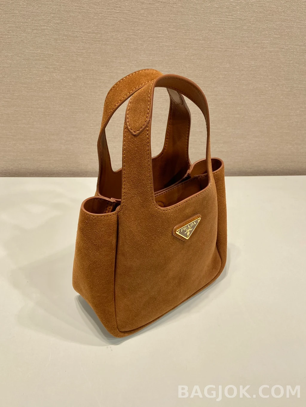 프라다 Prada 스웨이드 미니 버킷 토트백 상세 이미지