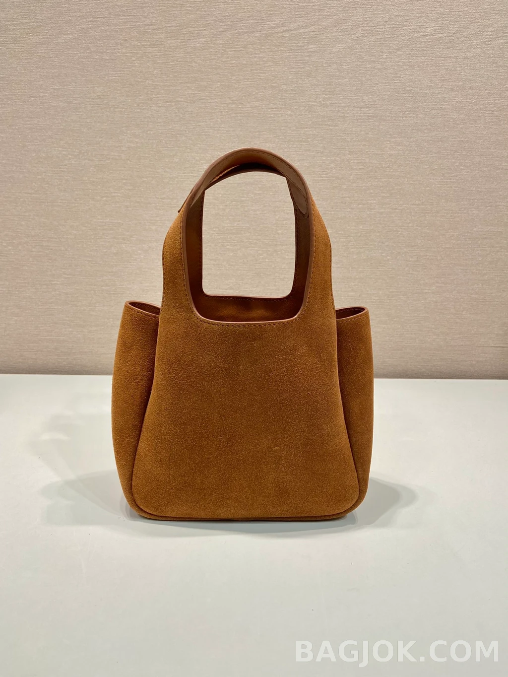 프라다 Prada 스웨이드 미니 버킷 토트백 상세 이미지