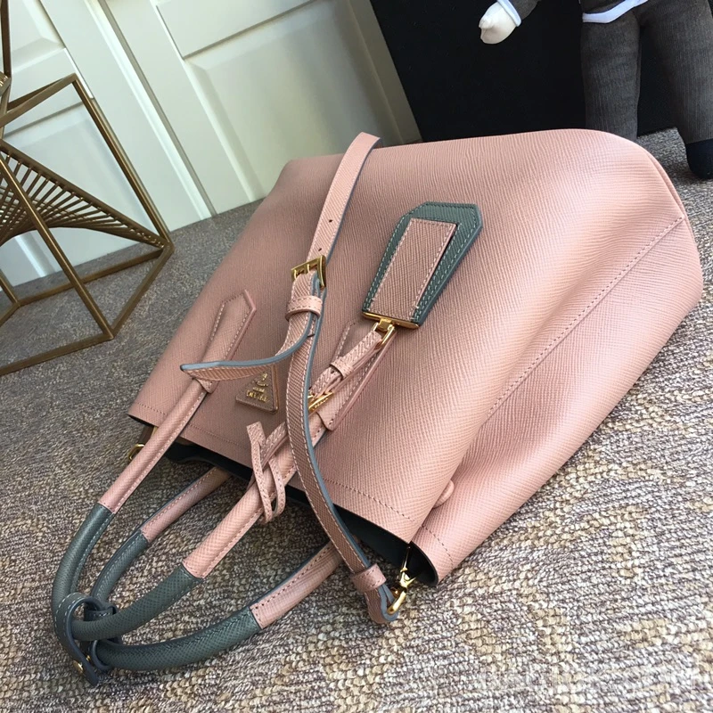 프라다 Prada 클래식 그레인 레더 쇼퍼 토트백 상세 이미지