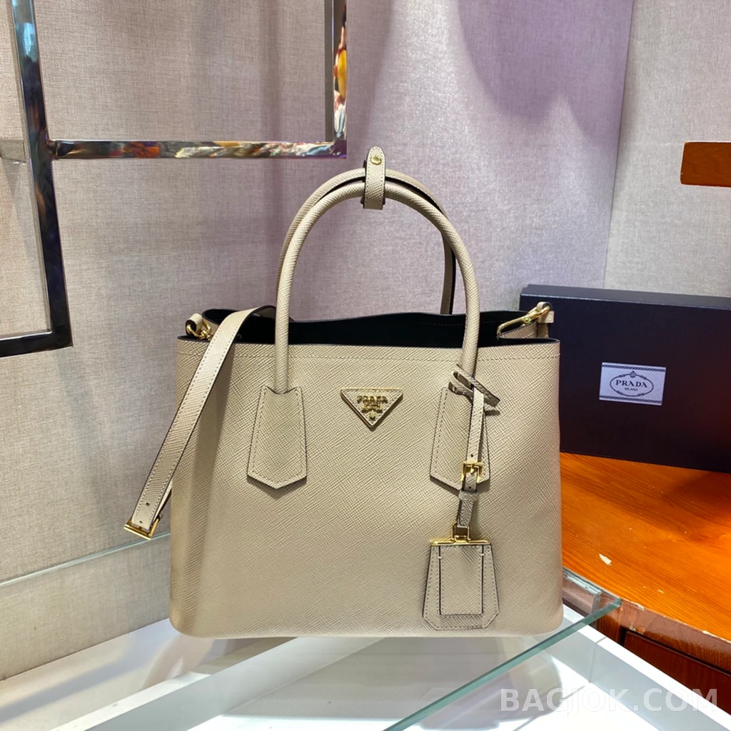 프라다 Prada 클래식 그레인 레더 쇼퍼 토트백 상세 이미지