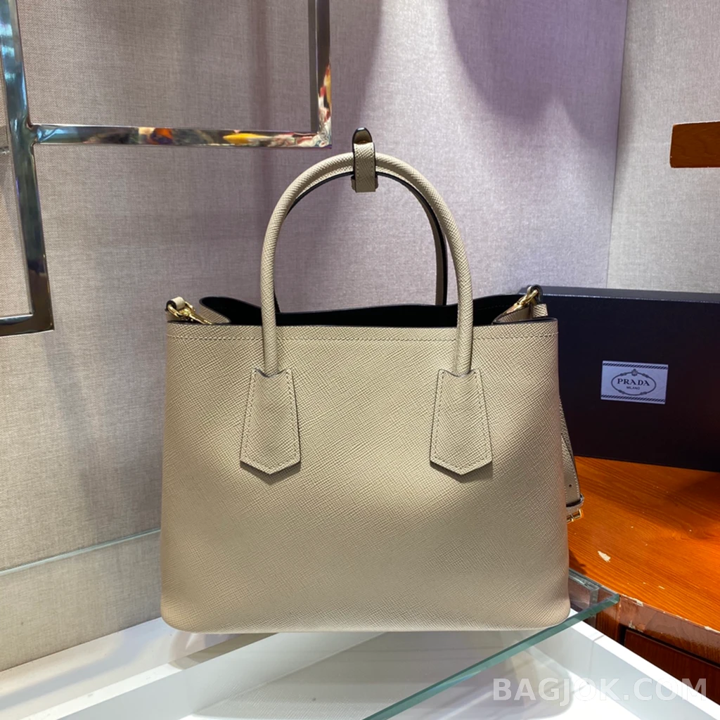 프라다 Prada 클래식 그레인 레더 쇼퍼 토트백 상세 이미지
