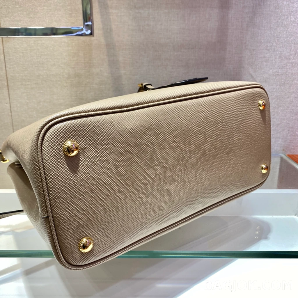 프라다 Prada 클래식 그레인 레더 쇼퍼 토트백 상세 이미지
