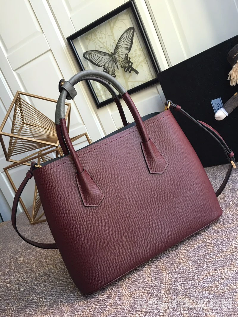 프라다 Prada 클래식 그레인 레더 쇼퍼 토트백 상세 이미지