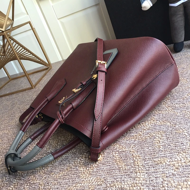 프라다 Prada 클래식 그레인 레더 쇼퍼 토트백 상세 이미지